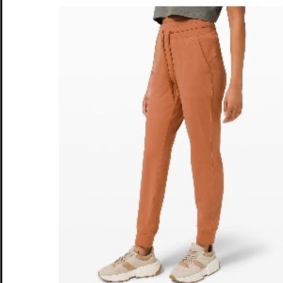 Lululemon jogger - Picture 2 of 2